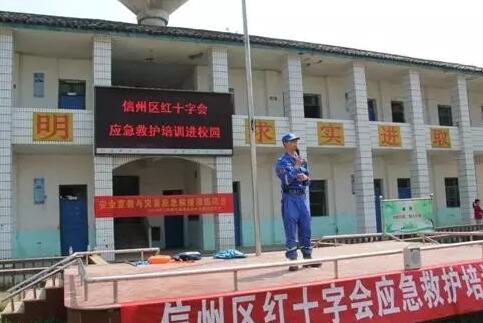 應(yīng)急救護(hù)進(jìn)校園，安全知識(shí)記心間