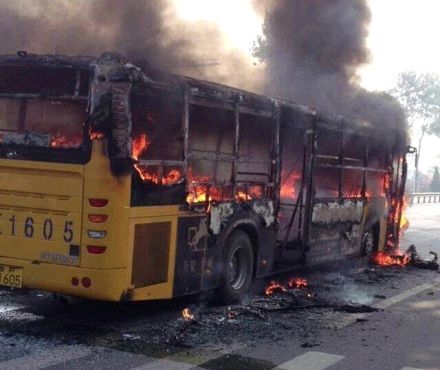 公交車火災(zāi)逃生辦法：公交車上有三道防火裝置