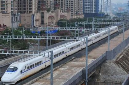 動(dòng)車發(fā)生意外 牢記這8個(gè)逃生法