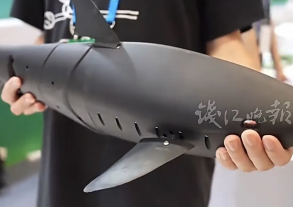 杭州西湖驚現(xiàn)“仿生機(jī)器魚”！應(yīng)急打撈環(huán)境監(jiān)測新科技