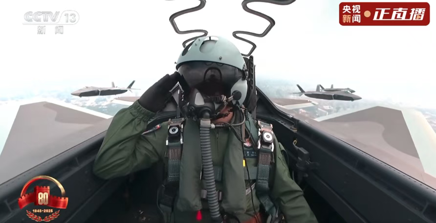 九三閱兵震撼開啟，殲-16D、殲-20、殲-35A等戰(zhàn)機驚艷登場，燃爆全場！